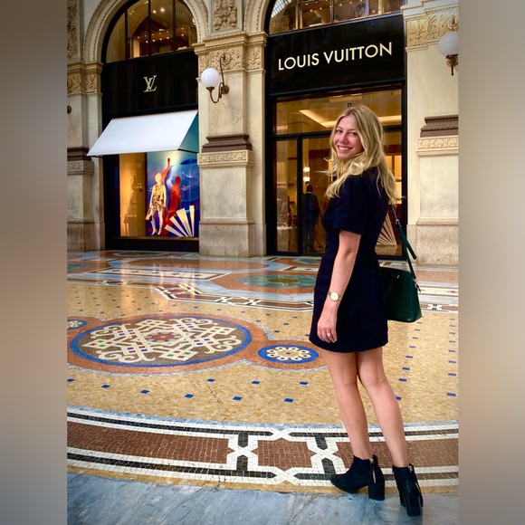 Meet your Posher, Erica - Picture 2 of 4